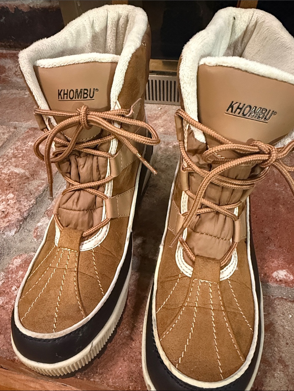 Khombu Women's Tan & Cream Winter Lace-Up Booties